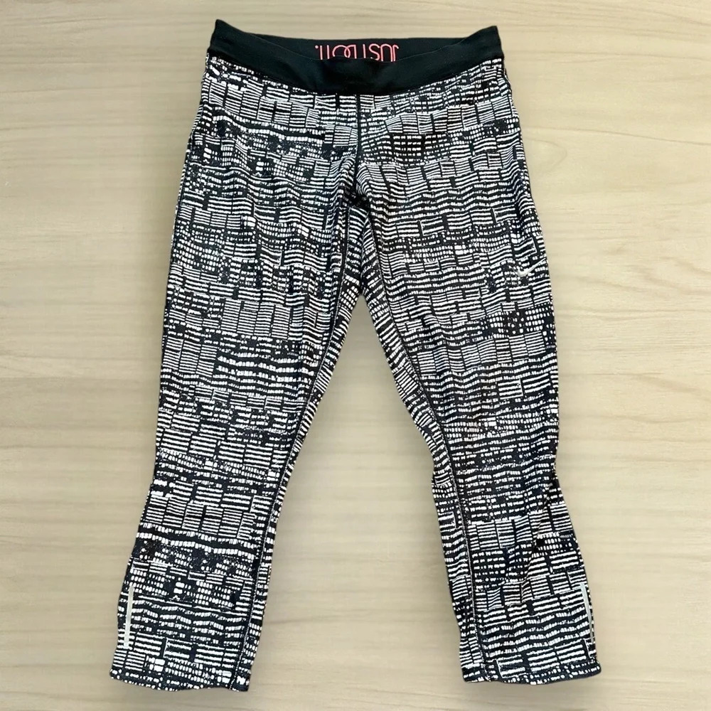 Nike Dri-Fit Women Legging Black‎ White Geometric Elastic Waist crop size large